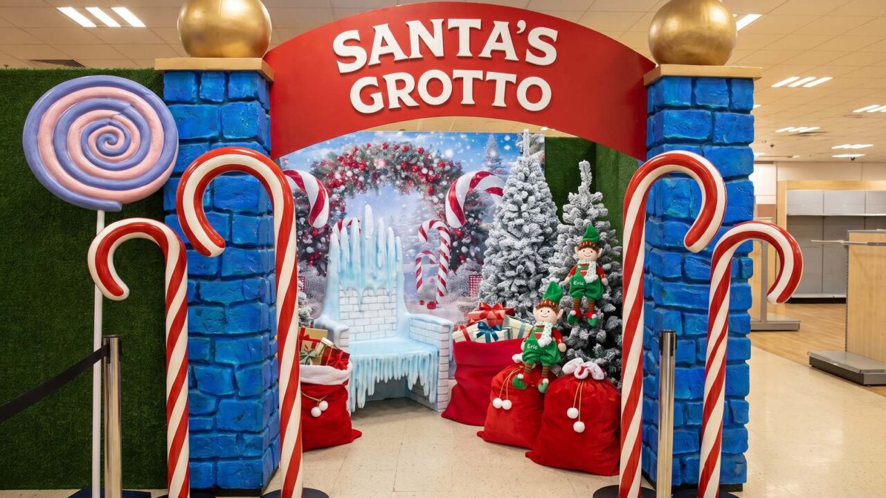 Meet Santa Here display scene