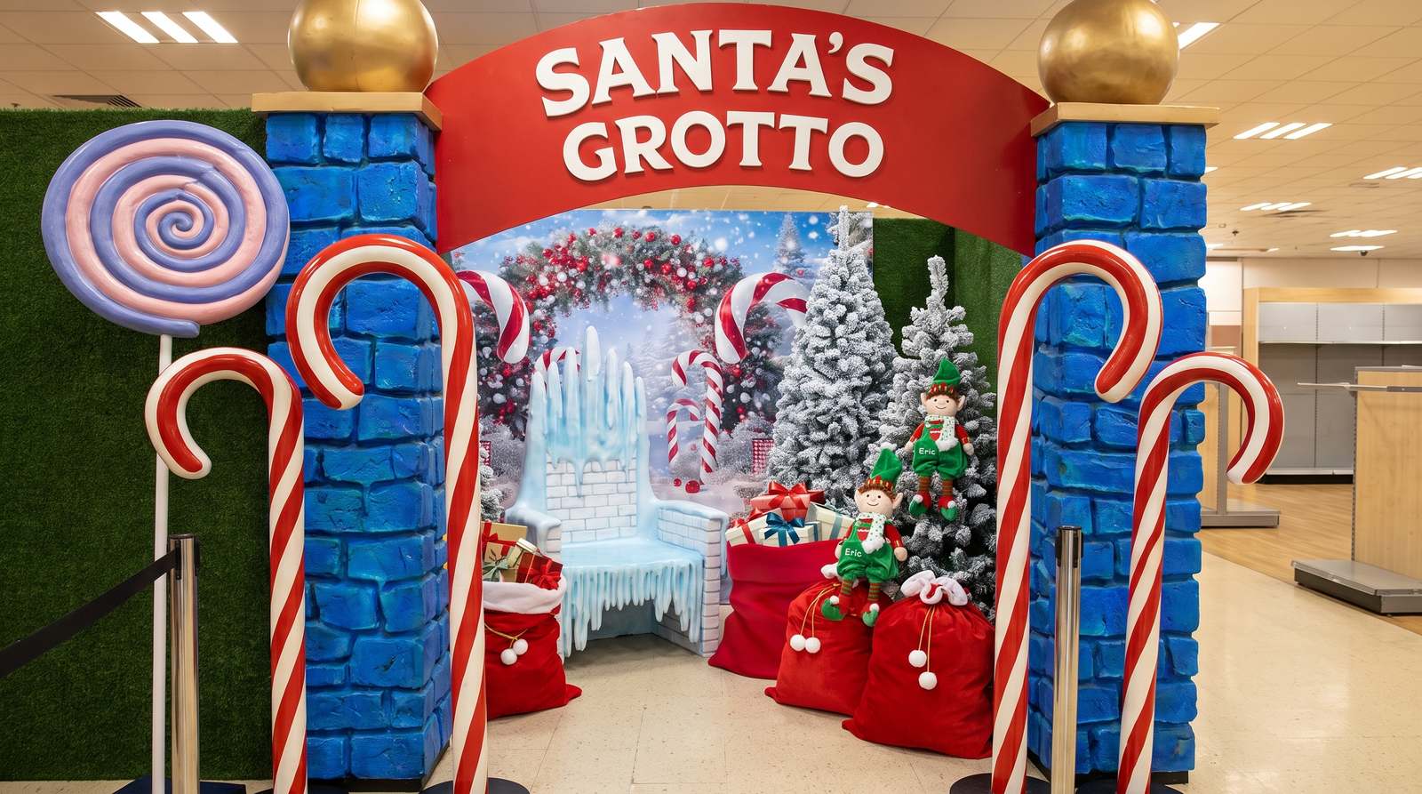 Meet Santa Here display scene